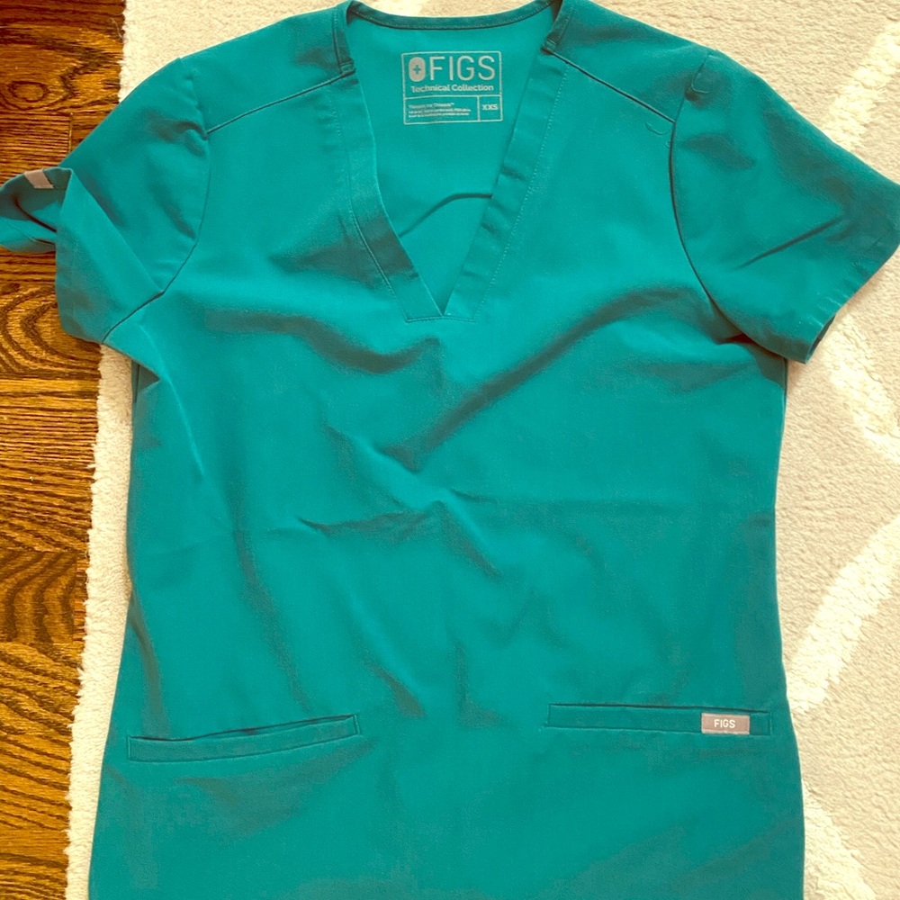Hunter green figs scrub top and pants